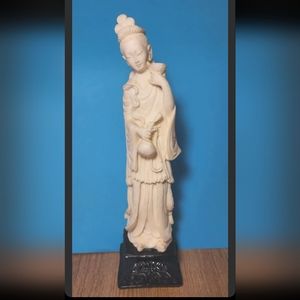 Vintage  Large 10” Heavy Resin Asian Japanese Figure Woman Artist Signed